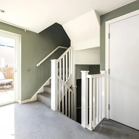 Gorgeous Central 3 Bed House Free Parking & Garden-3